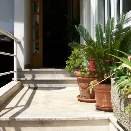 La Rotonda Bed and Breakfast Montale (Tuscany)
