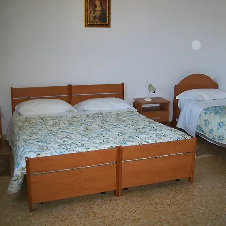 La Rotonda Bed and Breakfast Montale (Tuscany)