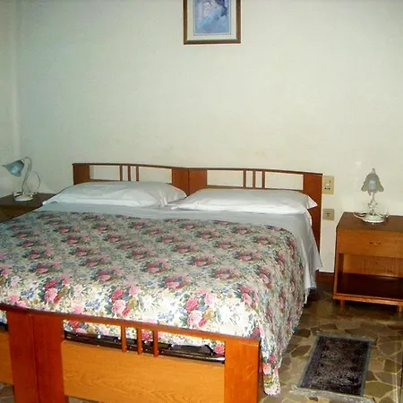 Bed and Breakfast La Rotonda Montale (Tuscany)